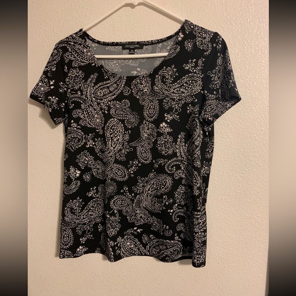 NOTATIONS Petite Medium White and‎ Black Top